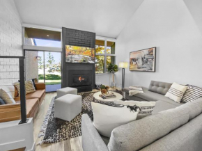 1674 Captain Molly's Hideout! Walk to Slopes! Hottub Pool! condo